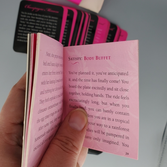 Lot of 4 tiny Books and Passion Game - Picture 10 of 13